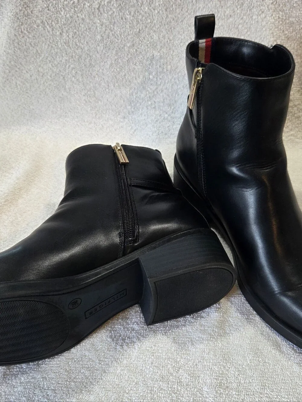 Like New Size 9 Tommy Hilfiger Black Leather Boots